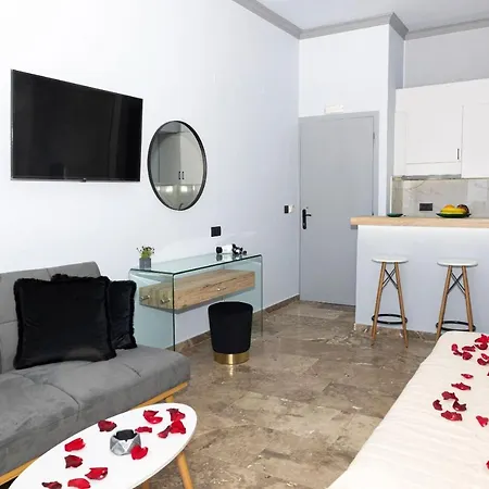 Apartment Queen Mary Beachfront Agia Marina